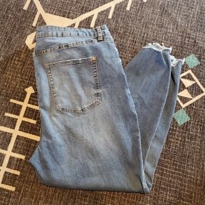 Frayed hem light wash jeans